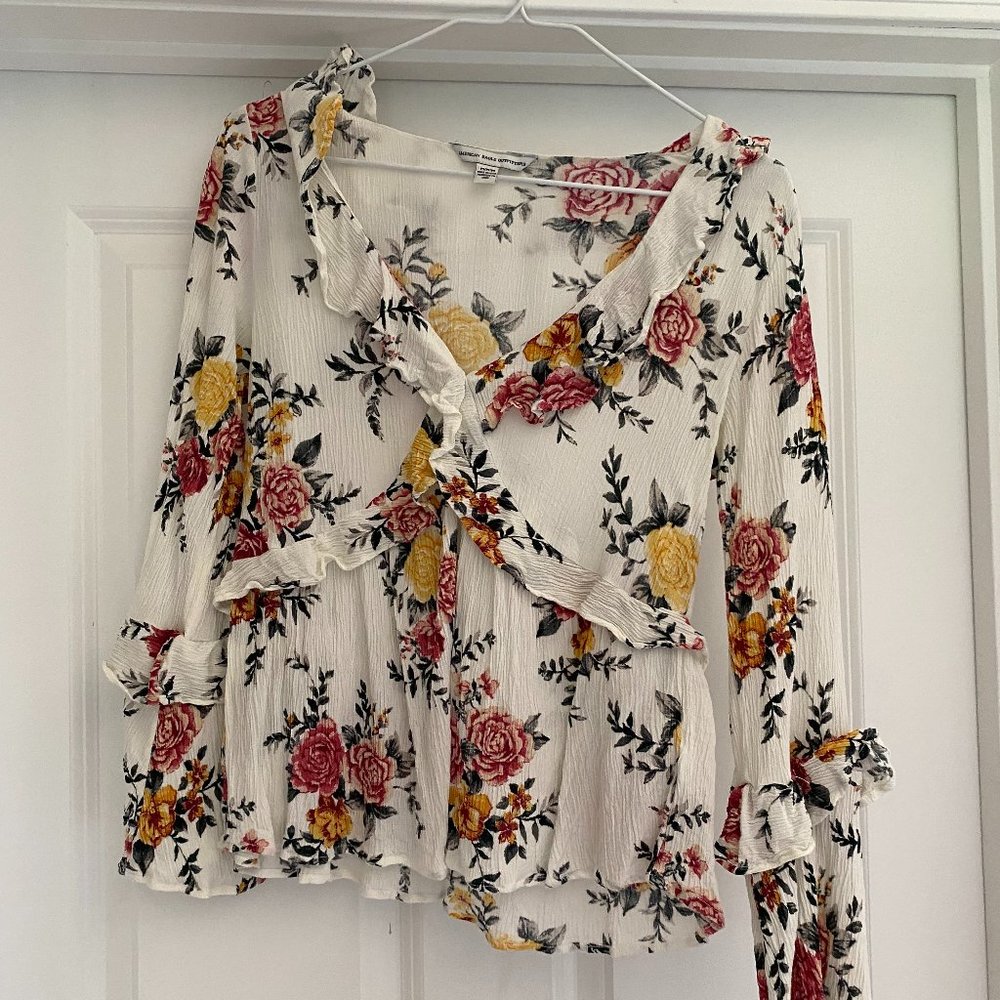 American Eagle floral ruffled top, M